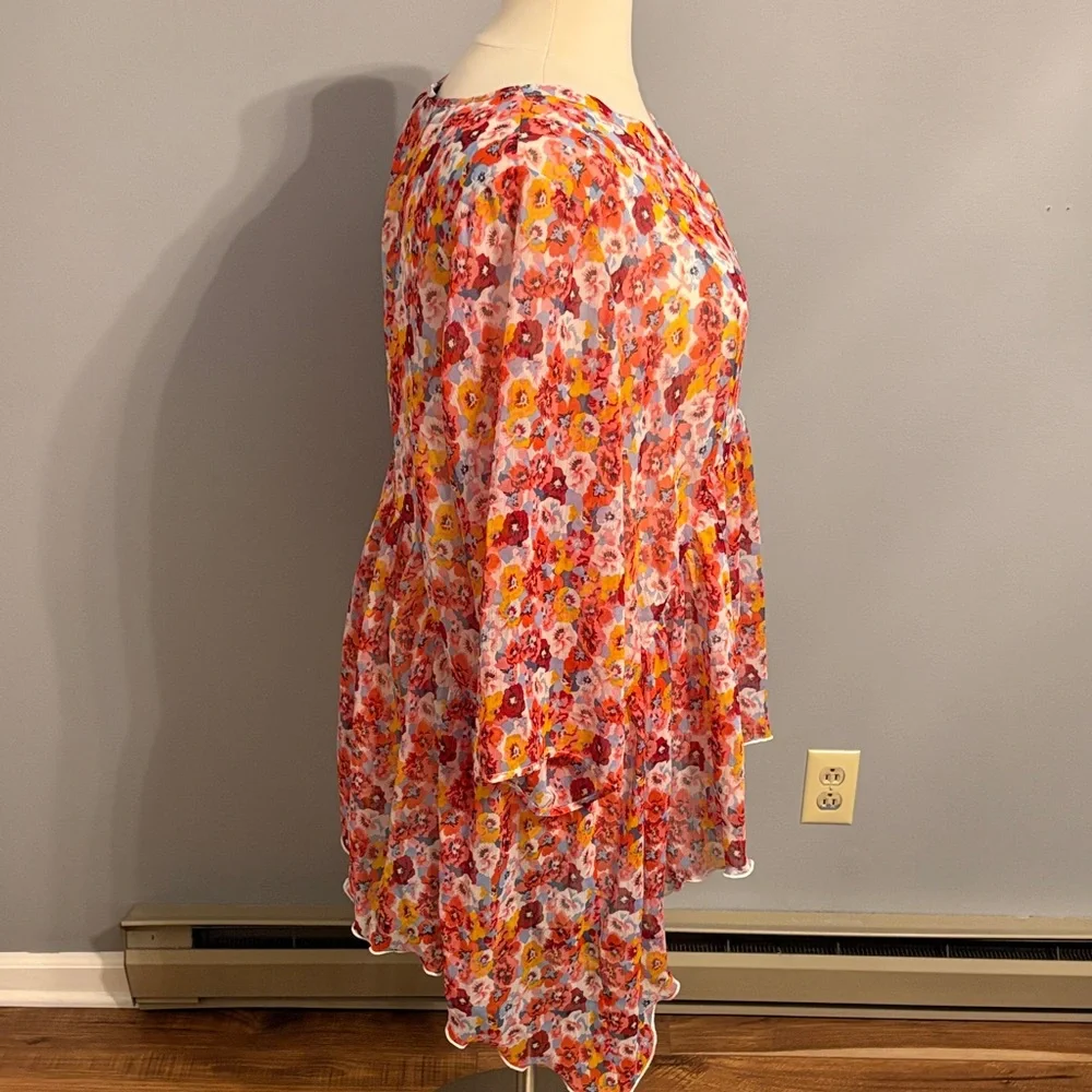 Lane Bryant Floral V-Neck Tunic Top in Red, Pink, Yellow and Cream - Picture 4 of 6